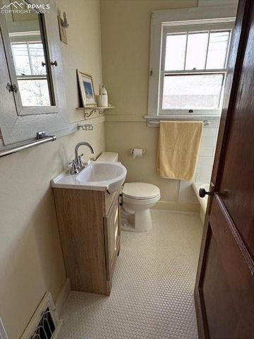 615 E Washington Street, Colorado Springs, CO 80907