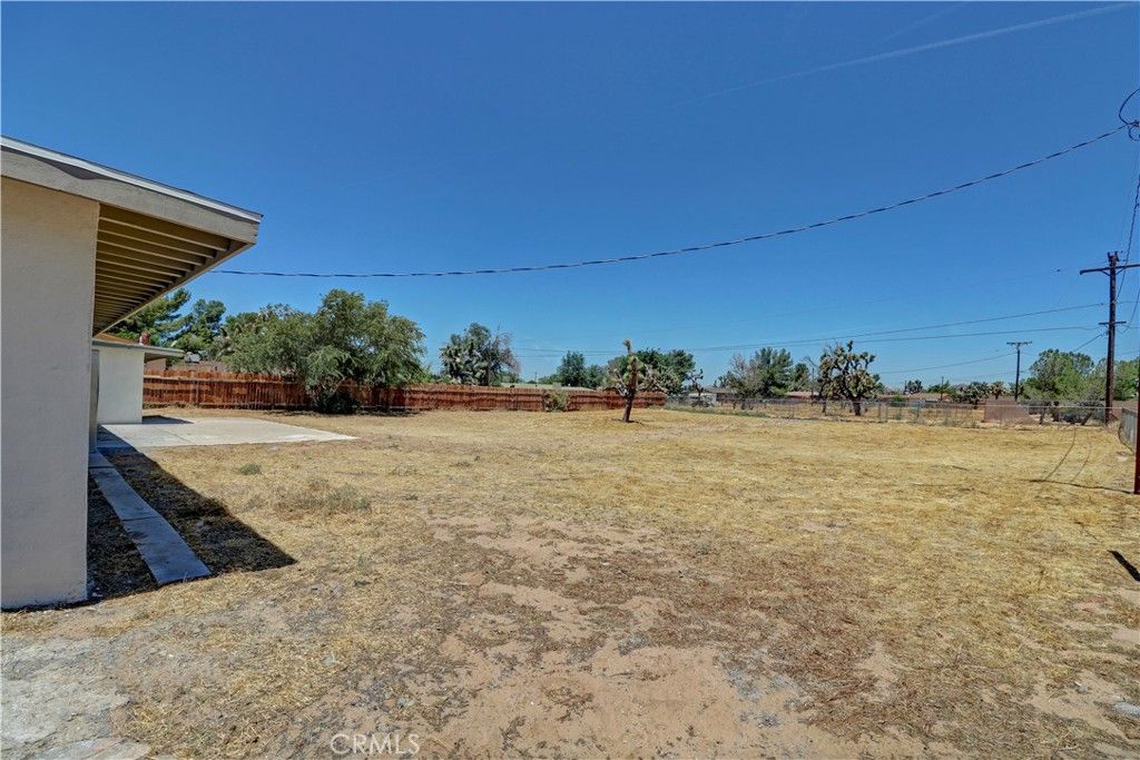 Image 16 of property listing at 20578 Nisqually, Apple Valley, CA 92308