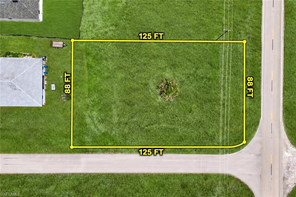 926 Columbus BLVD, LEHIGH ACRES, FL 33974 — exterior