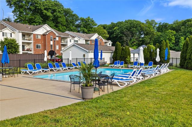 750 Hidden Ridge Ct 301, South Park, PA 15129