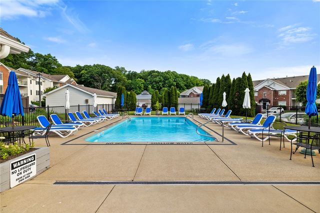 750 Hidden Ridge Ct 301, South Park, PA 15129