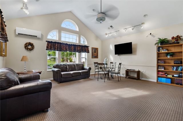 750 Hidden Ridge Ct 301, South Park, PA 15129