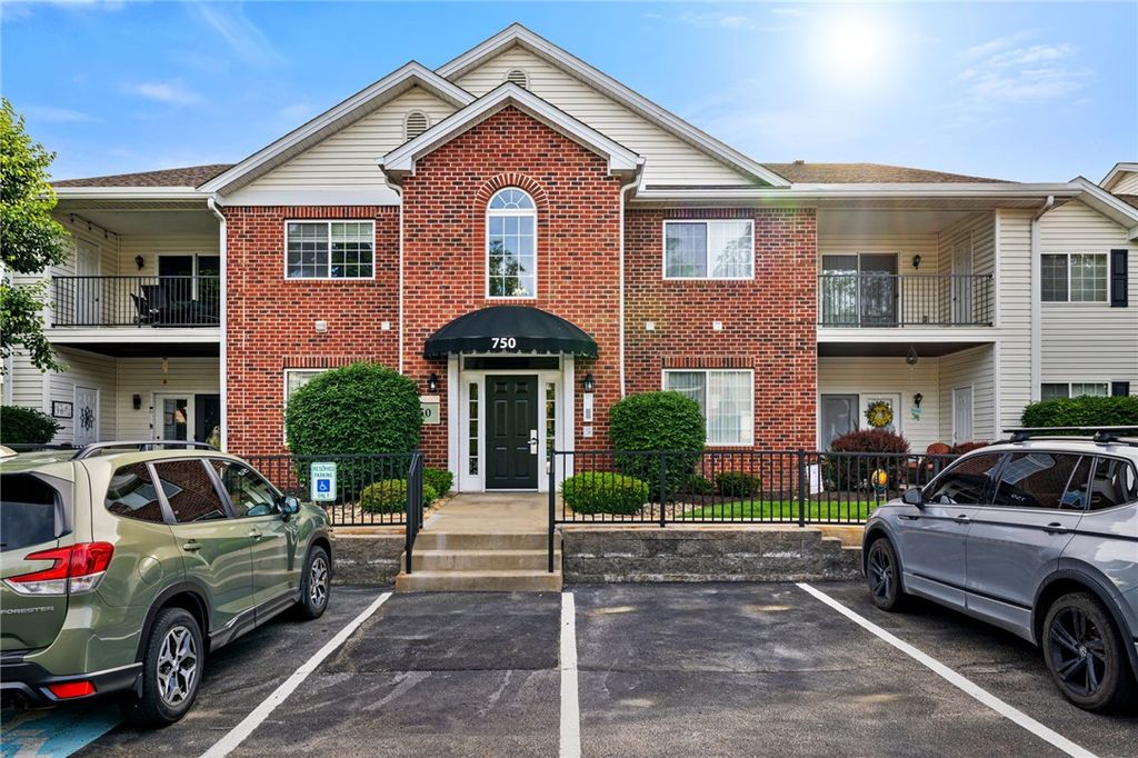 750 Hidden Ridge Ct 301, South Park, PA 15129