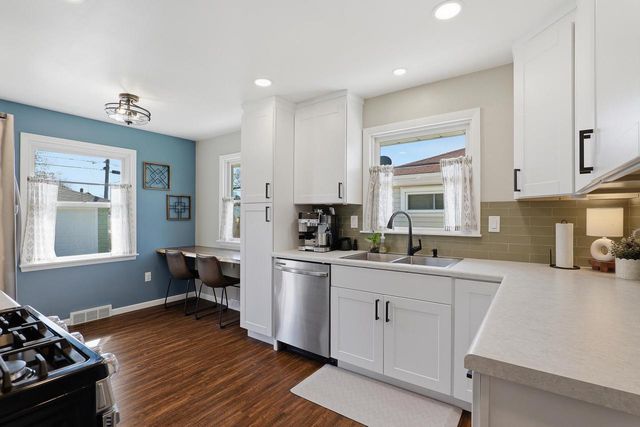 2725 S 11th STREET, Sheboygan, WI 53081