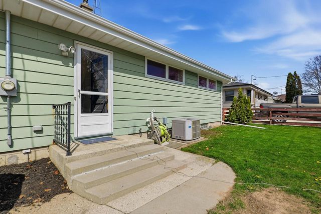 2725 S 11th STREET, Sheboygan, WI 53081
