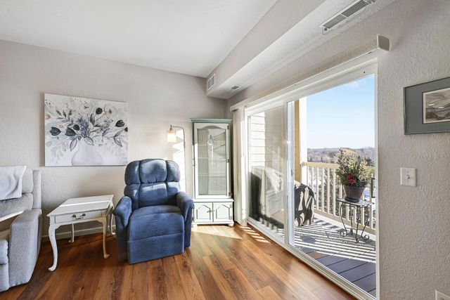 1331 Lake Drive W A213, Chanhassen, MN 55317