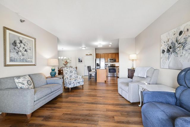 1331 Lake Drive W A213, Chanhassen, MN 55317