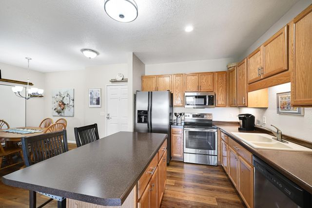 1331 Lake Drive W A213, Chanhassen, MN 55317