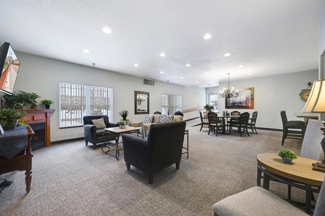 1331 Lake Drive W A213, Chanhassen, MN 55317