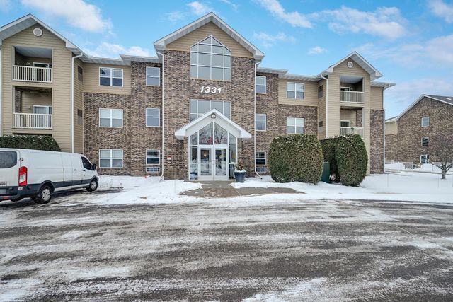 1331 Lake Drive W A213, Chanhassen, MN 55317