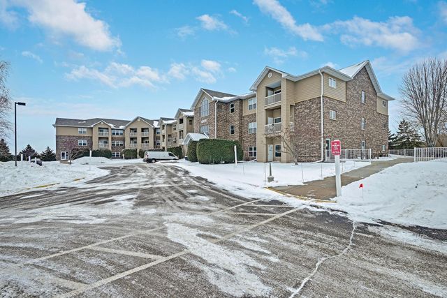 1331 Lake Drive W A213, Chanhassen, MN 55317