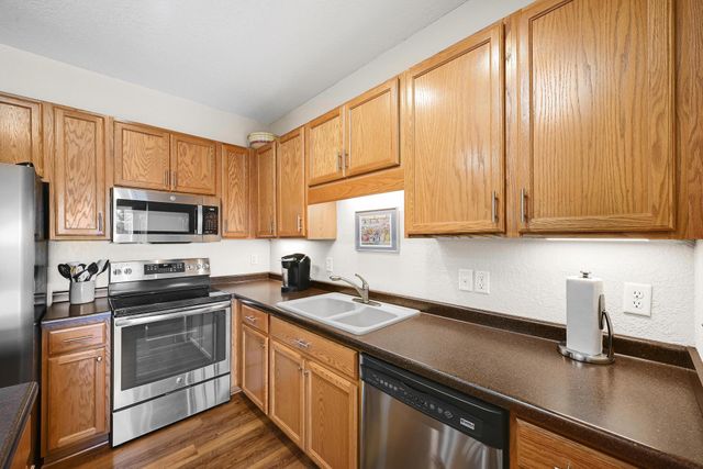 1331 Lake Drive W A213, Chanhassen, MN 55317