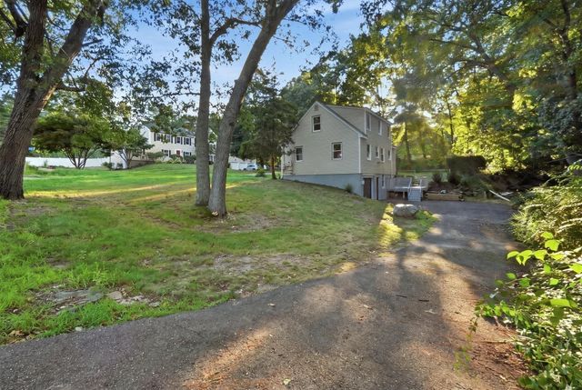 28 Mulberry Ln, Ashland, MA 01721
