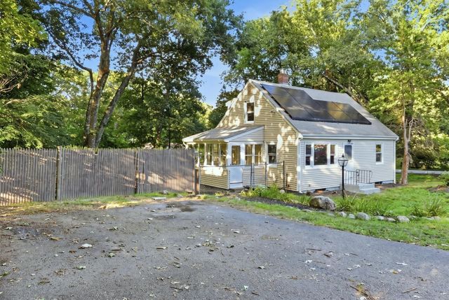 28 Mulberry Ln, Ashland, MA 01721