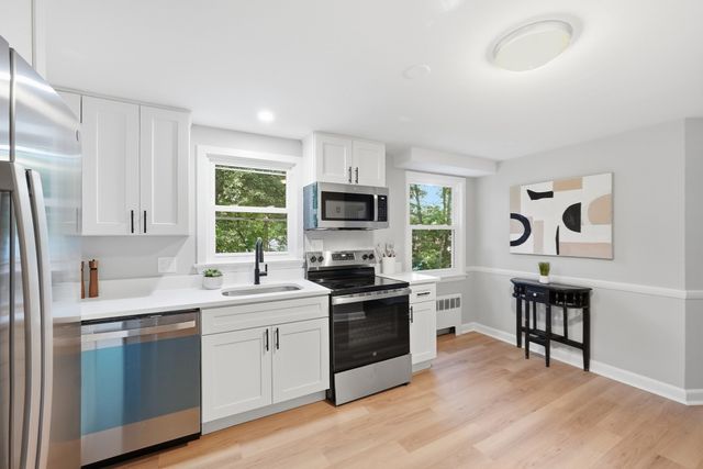 28 Mulberry Ln, Ashland, MA 01721