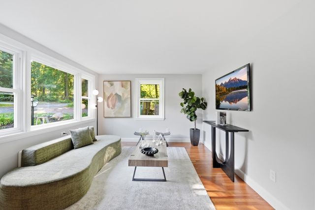 28 Mulberry Ln, Ashland, MA 01721