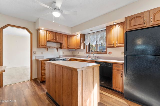 13 Mohawk Trail, Queensbury, NY 12804