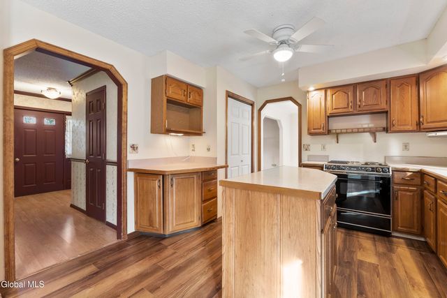 13 Mohawk Trail, Queensbury, NY 12804