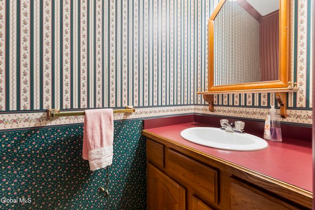 13 Mohawk Trail, Queensbury, NY 12804