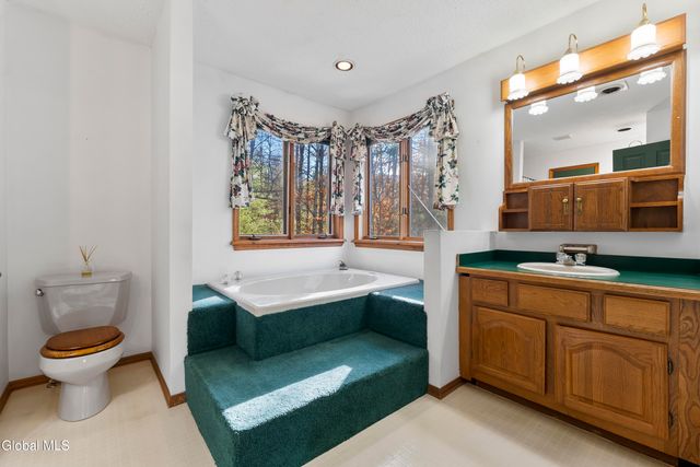 13 Mohawk Trail, Queensbury, NY 12804