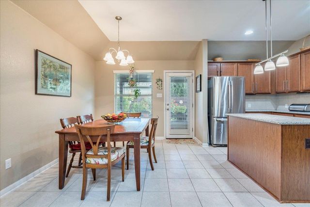 172 Mistflower LN, Kyle, TX 78640