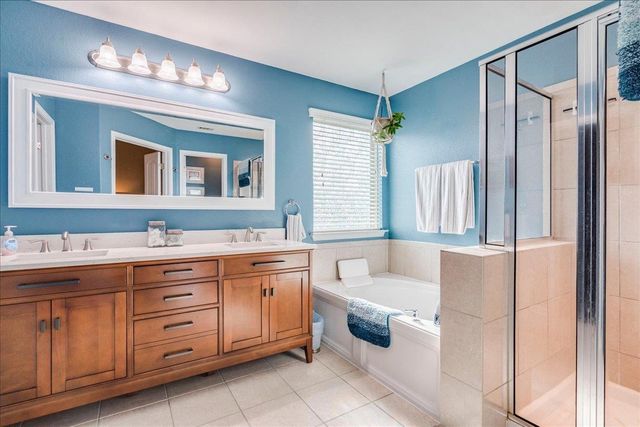 172 Mistflower LN, Kyle, TX 78640