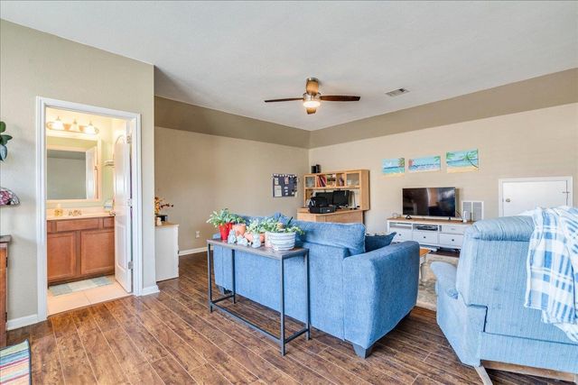 172 Mistflower LN, Kyle, TX 78640
