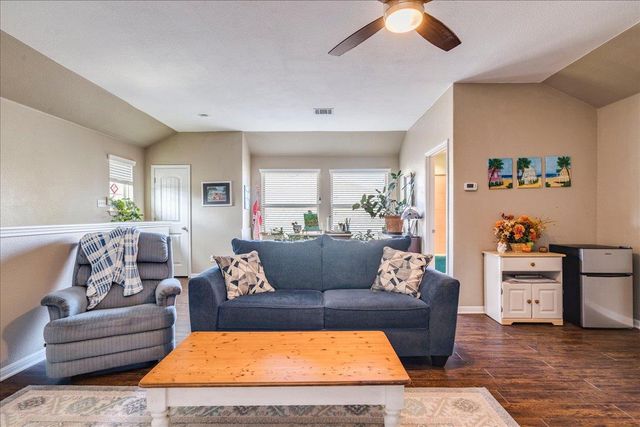 172 Mistflower LN, Kyle, TX 78640