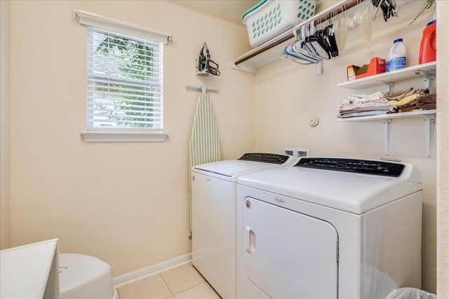 172 Mistflower LN, Kyle, TX 78640