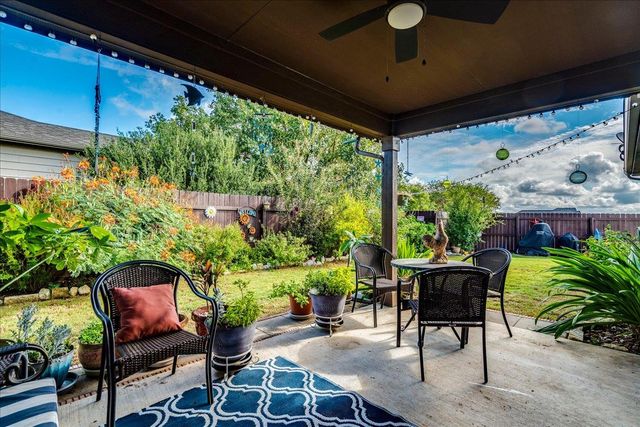 172 Mistflower LN, Kyle, TX 78640