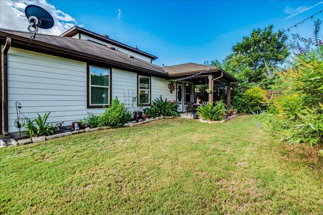172 Mistflower LN, Kyle, TX 78640