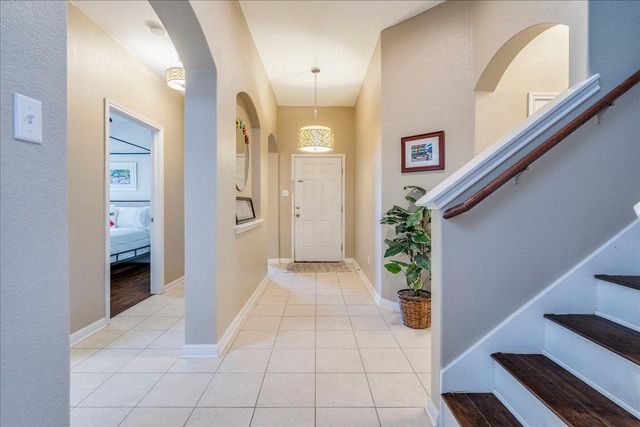 172 Mistflower LN, Kyle, TX 78640