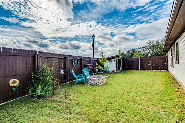 172 Mistflower LN, Kyle, TX 78640