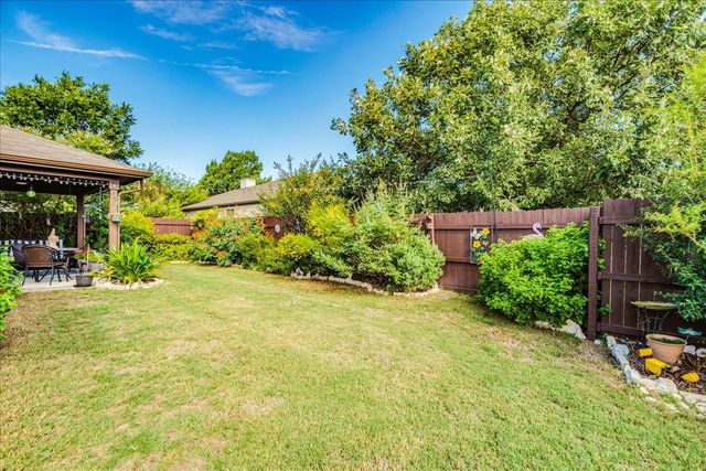 172 Mistflower LN, Kyle, TX 78640
