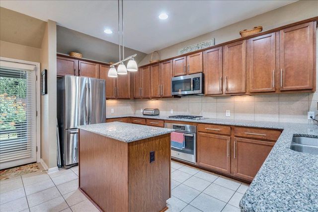 172 Mistflower LN, Kyle, TX 78640