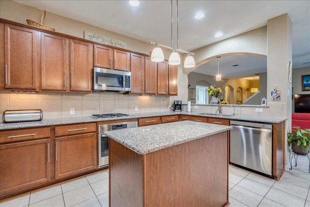 172 Mistflower LN, Kyle, TX 78640