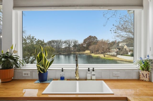 5204 Yacht Club Drive, Rockwall, TX 75032