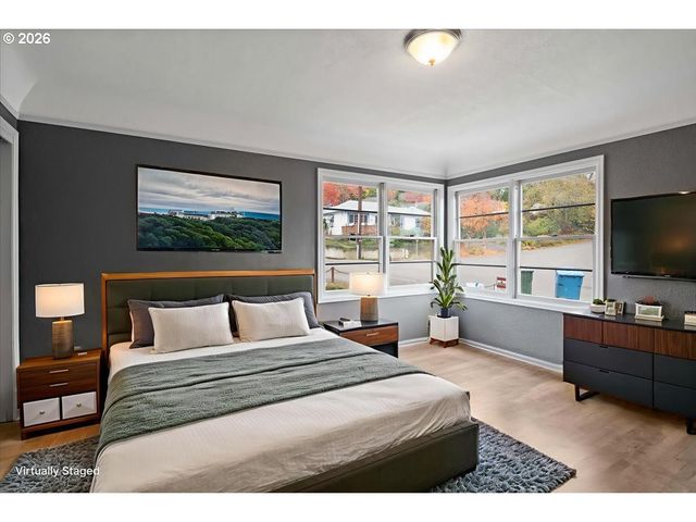 900 CASCADE Dr, Salem, OR 97304