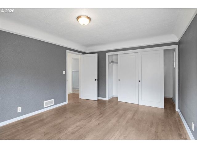 900 CASCADE Dr, Salem, OR 97304