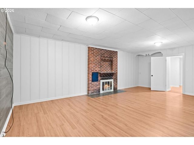 900 CASCADE Dr, Salem, OR 97304