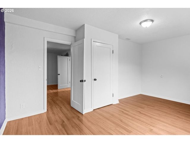 900 CASCADE Dr, Salem, OR 97304