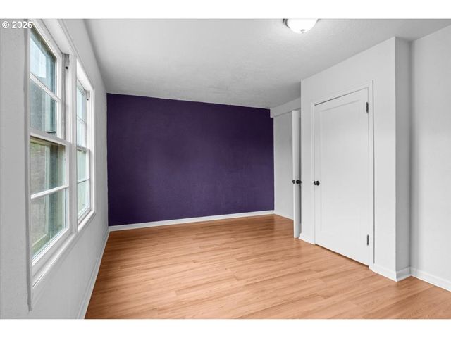 900 CASCADE Dr, Salem, OR 97304
