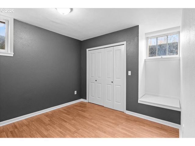 900 CASCADE Dr, Salem, OR 97304