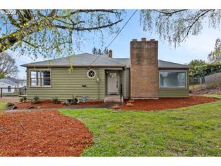 900 CASCADE Dr, Salem, OR 97304