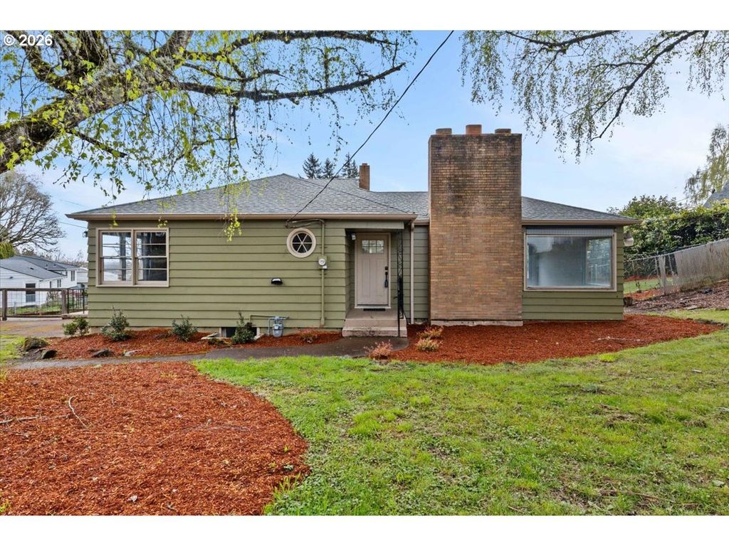 900 CASCADE Dr, Salem, OR 97304
