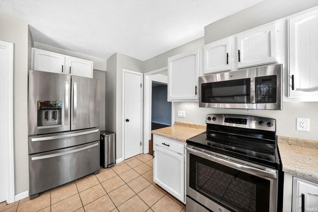 50976 Pine Ridge Drive, Granger, IN 46530