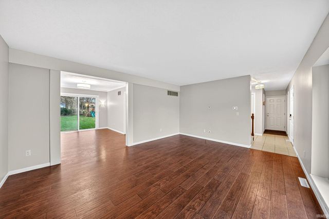 50976 Pine Ridge Drive, Granger, IN 46530