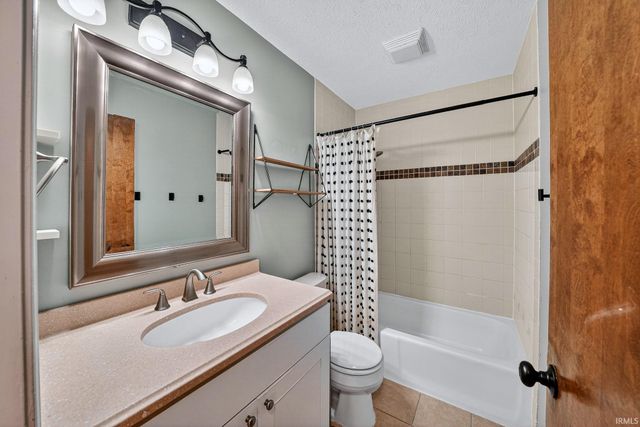 50976 Pine Ridge Drive, Granger, IN 46530