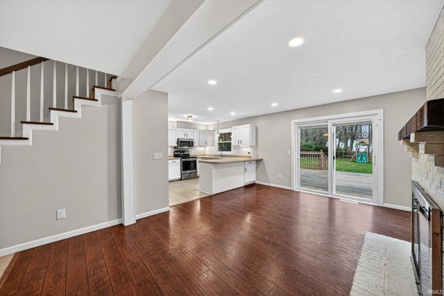 50976 Pine Ridge Drive, Granger, IN 46530