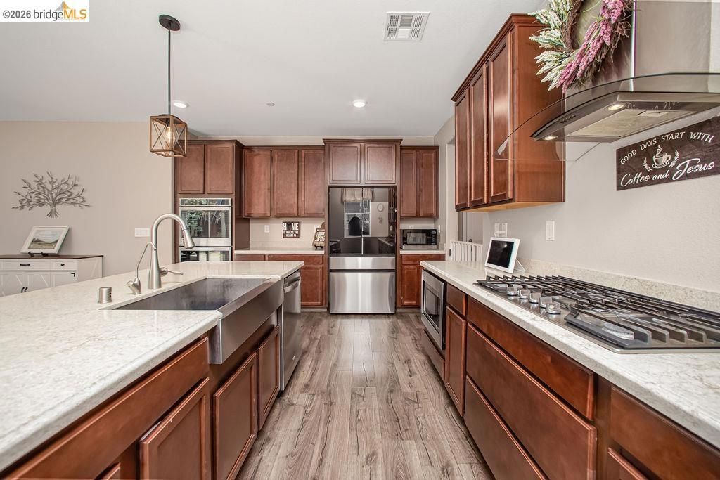 Image 10 of property listing at 2371 Cornwall Ave, Manteca, CA 95337